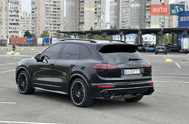 Внедорожник / Кроссовер Porsche Cayenne 2016 в 