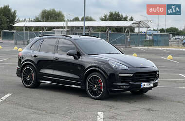 Внедорожник / Кроссовер Porsche Cayenne 2016 в 
