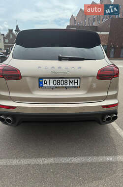 Позашляховик / Кросовер Porsche Cayenne 2016 в 