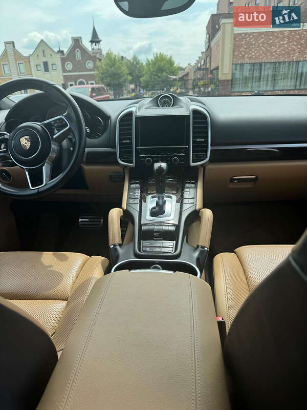 Позашляховик / Кросовер Porsche Cayenne 2016 в Києві