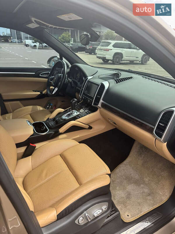 Позашляховик / Кросовер Porsche Cayenne 2016 в Києві