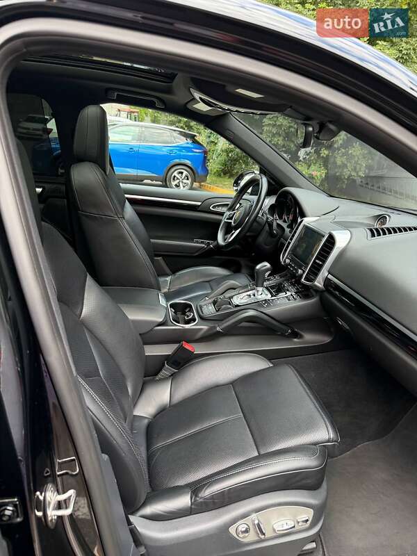 Внедорожник / Кроссовер Porsche Cayenne 2017 в Киеве