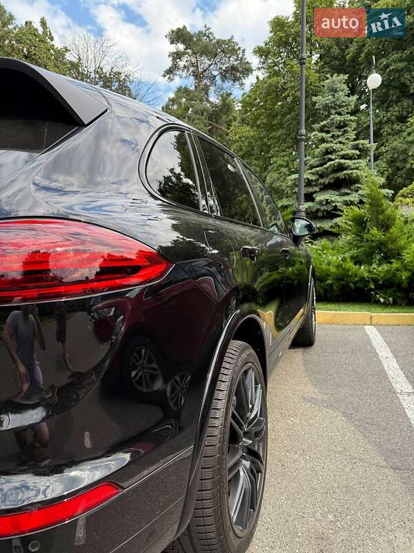 Внедорожник / Кроссовер Porsche Cayenne 2017 в Киеве