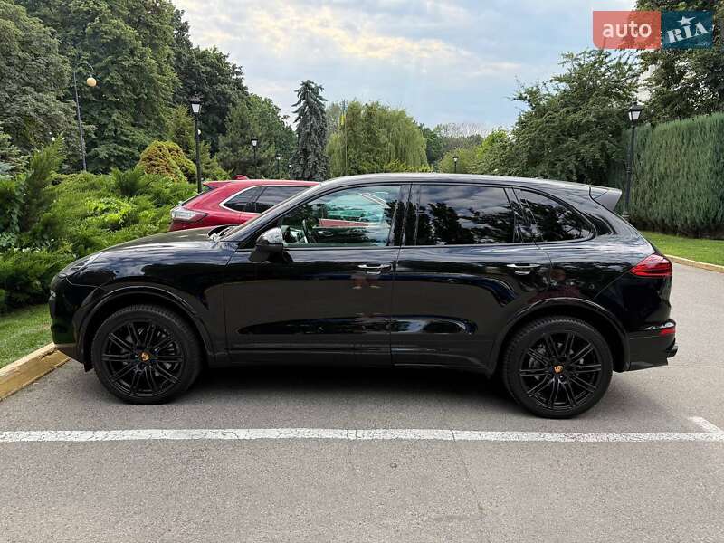 Внедорожник / Кроссовер Porsche Cayenne 2017 в Киеве