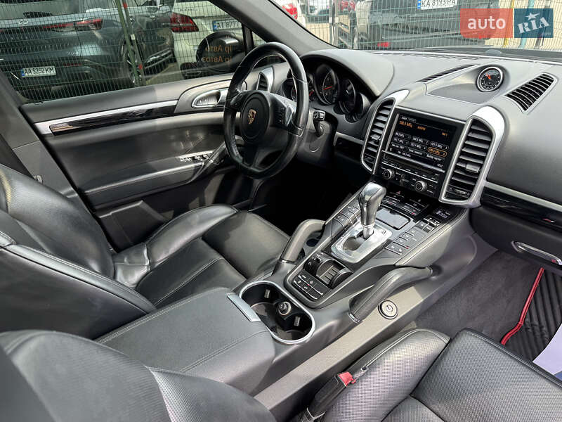 Позашляховик / Кросовер Porsche Cayenne 2012 в Києві