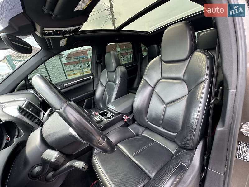 Позашляховик / Кросовер Porsche Cayenne 2012 в Києві