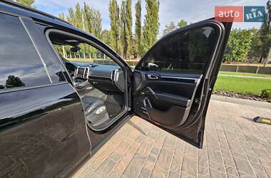 Позашляховик / Кросовер Porsche Cayenne 2013 в 