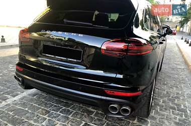 Позашляховик / Кросовер Porsche Cayenne 2015 в 