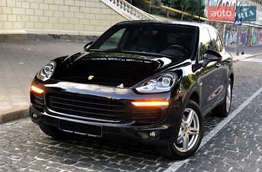 Позашляховик / Кросовер Porsche Cayenne 2015 в 