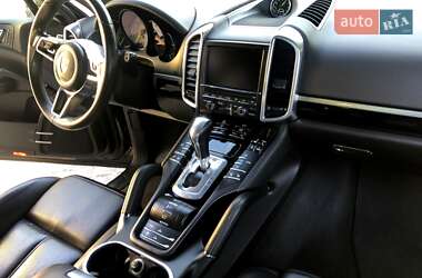 Позашляховик / Кросовер Porsche Cayenne 2015 в 
