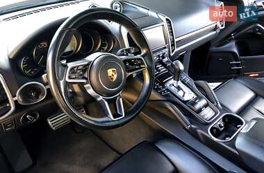 Позашляховик / Кросовер Porsche Cayenne 2015 в 