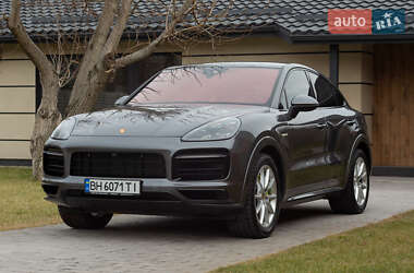 Позашляховик / Кросовер Porsche Cayenne 2021 в 