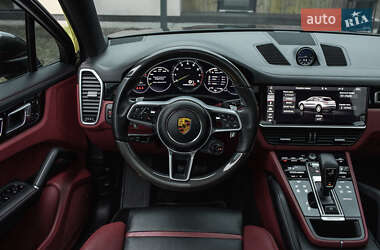 Позашляховик / Кросовер Porsche Cayenne 2021 в 