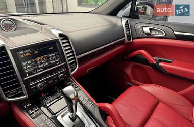 Внедорожник / Кроссовер Porsche Cayenne 2014 в 