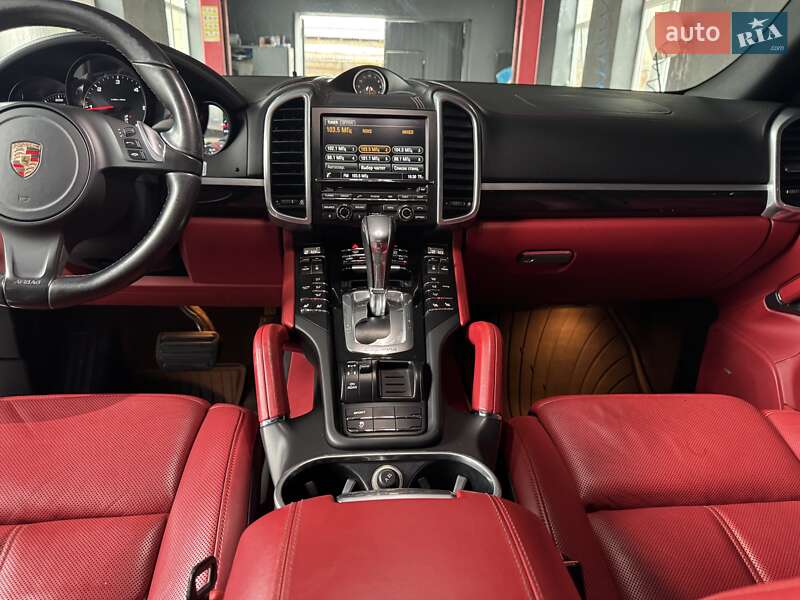 Внедорожник / Кроссовер Porsche Cayenne 2014 в Тернополе