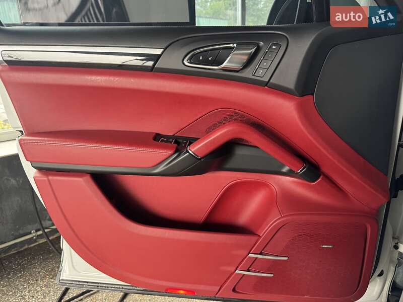 Внедорожник / Кроссовер Porsche Cayenne 2014 в Тернополе