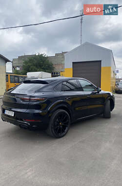 Внедорожник / Кроссовер Porsche Cayenne 2023 в 