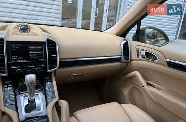 Внедорожник / Кроссовер Porsche Cayenne 2012 в 