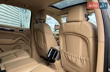 Внедорожник / Кроссовер Porsche Cayenne 2012 в 