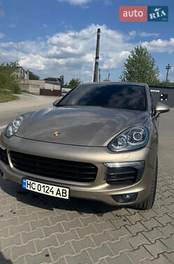 Внедорожник / Кроссовер Porsche Cayenne 2015 в 