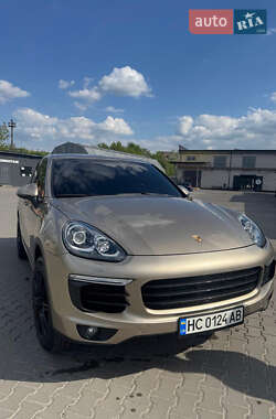 Внедорожник / Кроссовер Porsche Cayenne 2015 в 