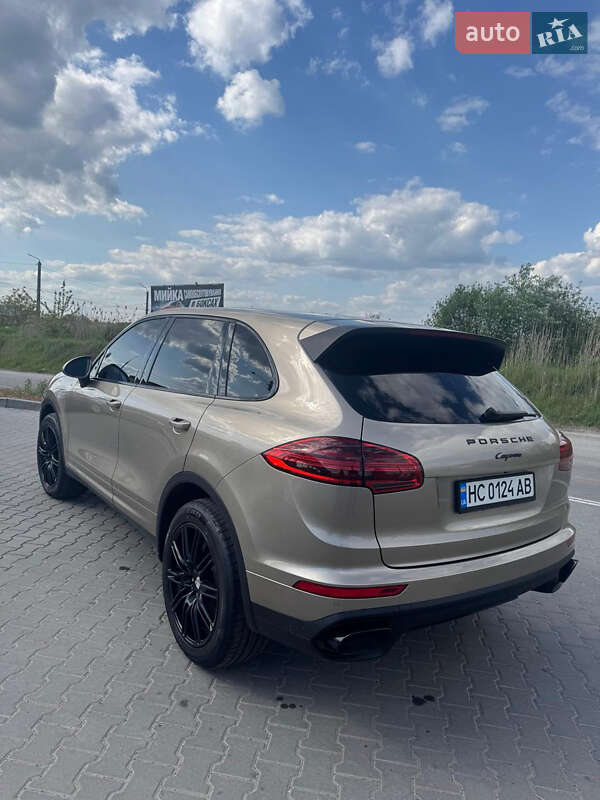 Внедорожник / Кроссовер Porsche Cayenne 2015 в Виннице