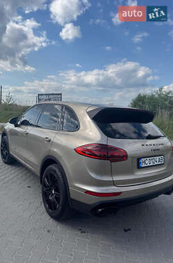 Внедорожник / Кроссовер Porsche Cayenne 2015 в 