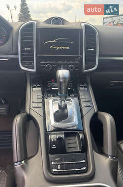 Внедорожник / Кроссовер Porsche Cayenne 2015 в 