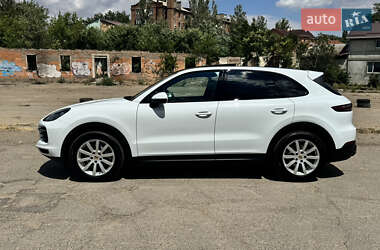 Позашляховик / Кросовер Porsche Cayenne 2019 в 