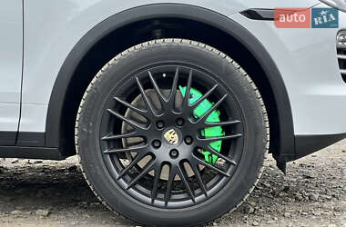 Внедорожник / Кроссовер Porsche Cayenne 2014 в 
