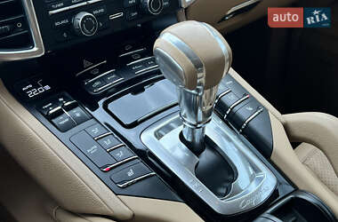 Внедорожник / Кроссовер Porsche Cayenne 2014 в 