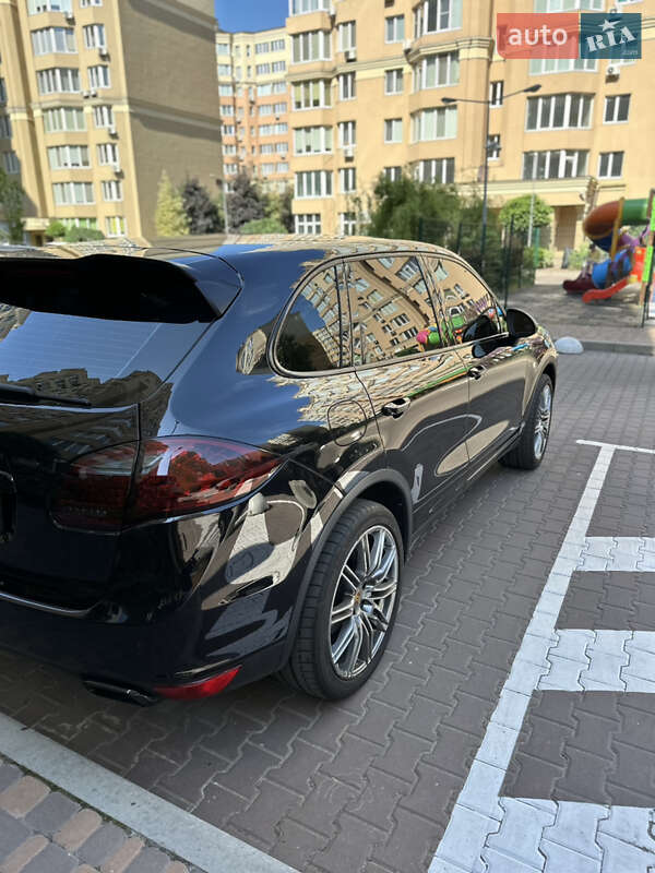 Внедорожник / Кроссовер Porsche Cayenne 2012 в Киеве