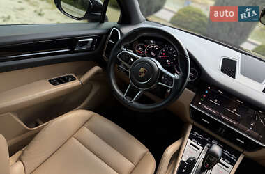 Внедорожник / Кроссовер Porsche Cayenne 2021 в 