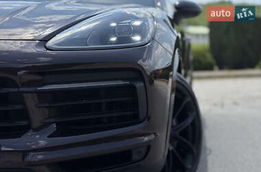Внедорожник / Кроссовер Porsche Cayenne 2021 в 