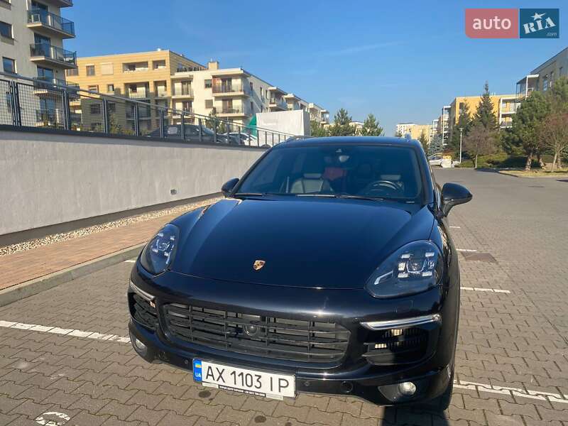 Внедорожник / Кроссовер Porsche Cayenne 2017 в 