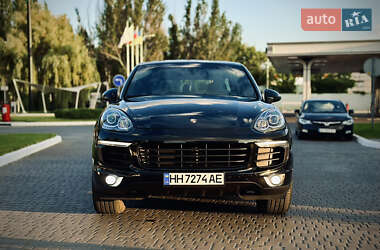 Внедорожник / Кроссовер Porsche Cayenne 2016 в 