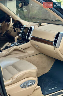 Внедорожник / Кроссовер Porsche Cayenne 2010 в 