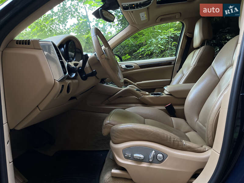 Внедорожник / Кроссовер Porsche Cayenne 2011 в Киеве