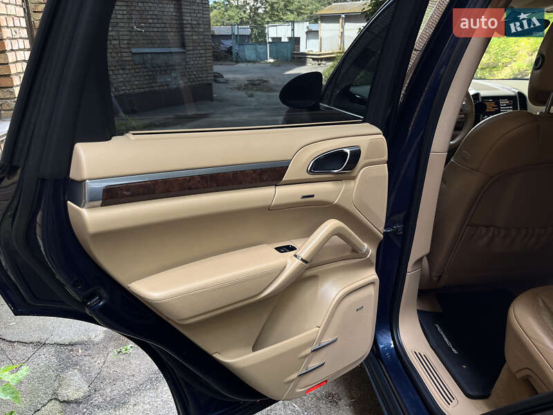 Внедорожник / Кроссовер Porsche Cayenne 2011 в Киеве