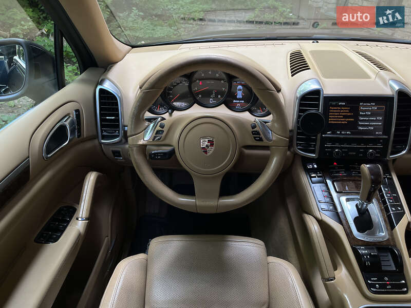 Внедорожник / Кроссовер Porsche Cayenne 2011 в Киеве