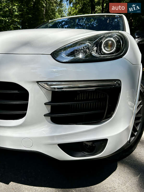 Внедорожник / Кроссовер Porsche Cayenne 2015 в Львове