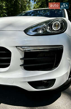 Позашляховик / Кросовер Porsche Cayenne 2015 в 