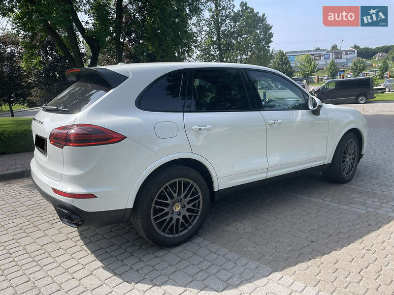 Внедорожник / Кроссовер Porsche Cayenne 2015 в Львове