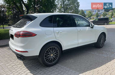 Позашляховик / Кросовер Porsche Cayenne 2015 в 