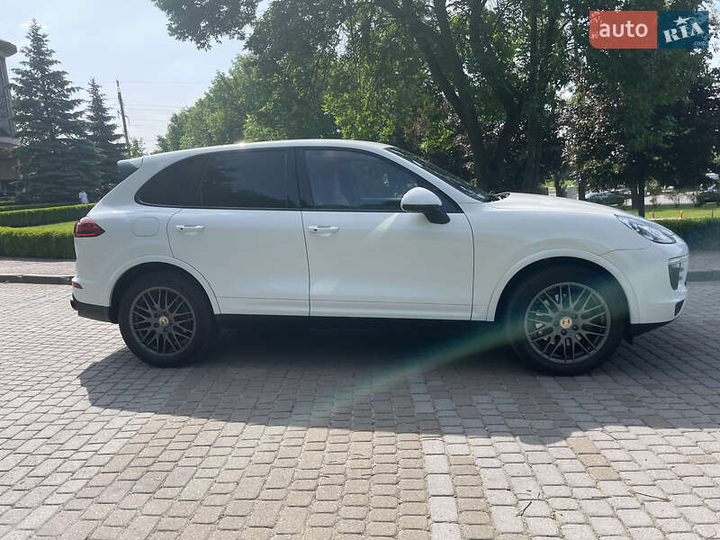 Внедорожник / Кроссовер Porsche Cayenne 2015 в Львове