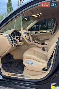 Внедорожник / Кроссовер Porsche Cayenne 2014 в 