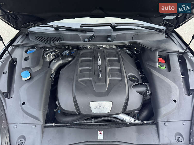 Внедорожник / Кроссовер Porsche Cayenne 2014 в Днепре