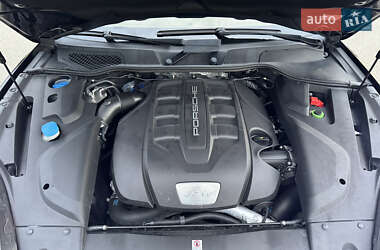 Внедорожник / Кроссовер Porsche Cayenne 2014 в 