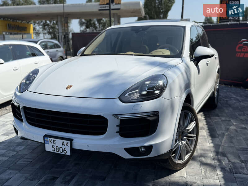 Внедорожник / Кроссовер Porsche Cayenne 2016 в 