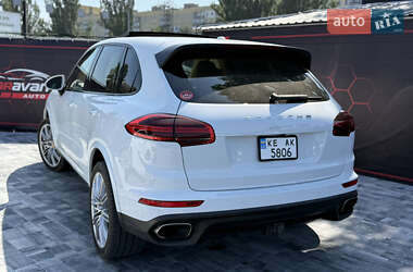Внедорожник / Кроссовер Porsche Cayenne 2016 в 